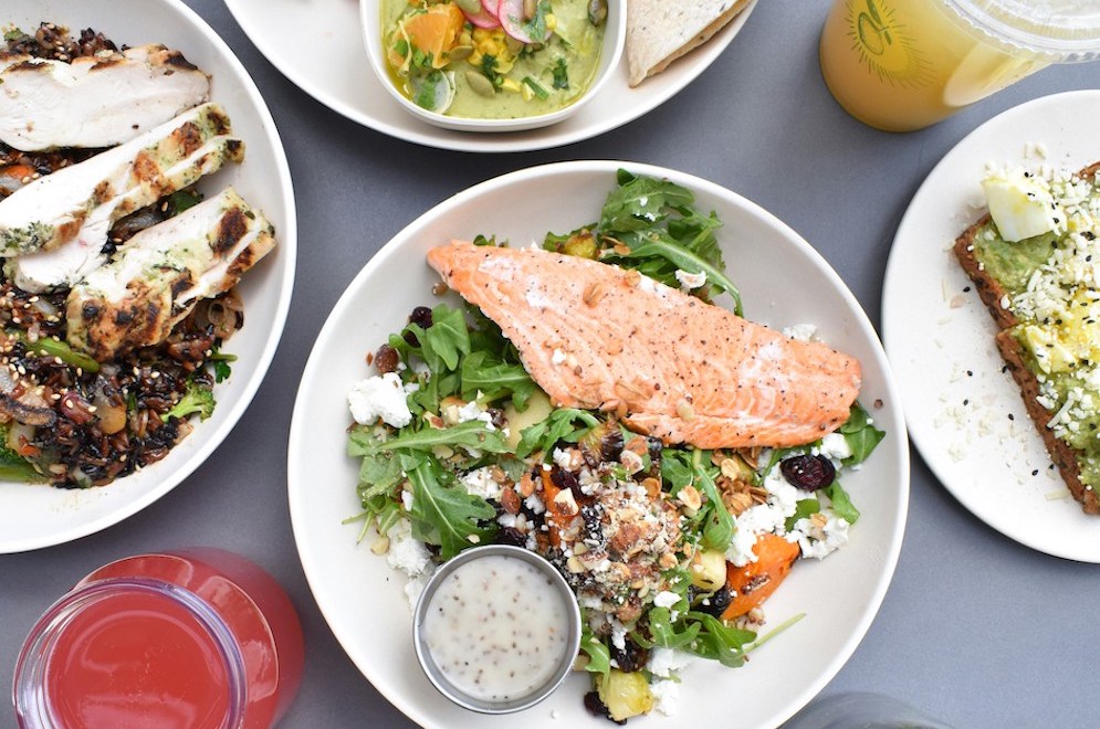 Sunde anretninger med salat og laks